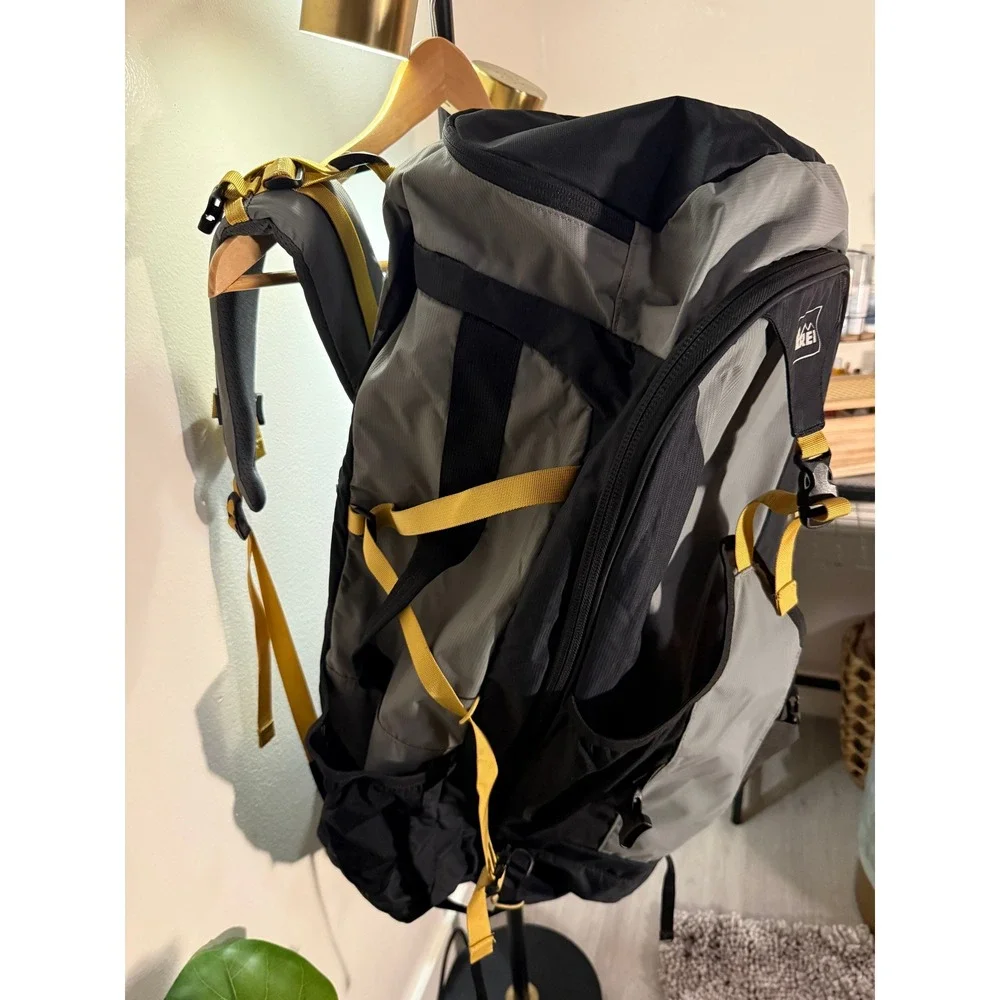 REI Co-op backpack Grand Tour 85 technical daypack gray extra comfort 85L‎ large